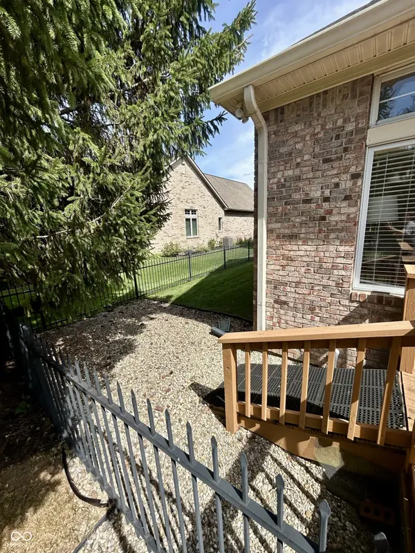 9750 Colonial DR, Carmel, IN 46032