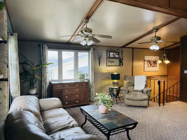 401 Sunny Lane ST, Denver, IA 50622