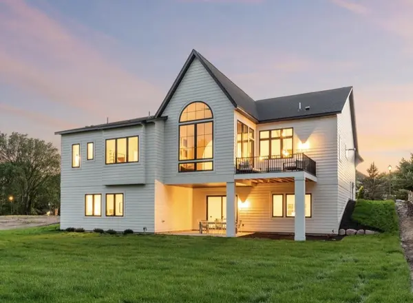 9271 Timberland TRL, Eden Prairie, MN 55347