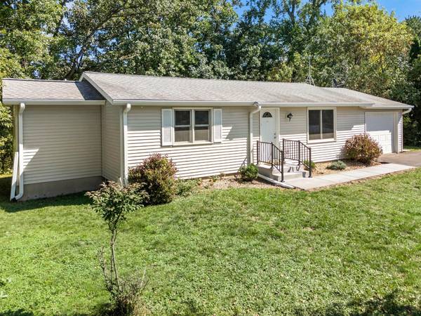 512 Eric DR, Osceola, WI 54020