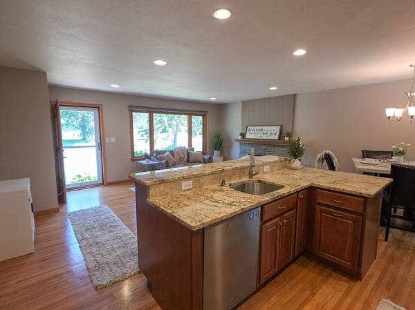5033 Overlook DR, Bloomington, MN 55437