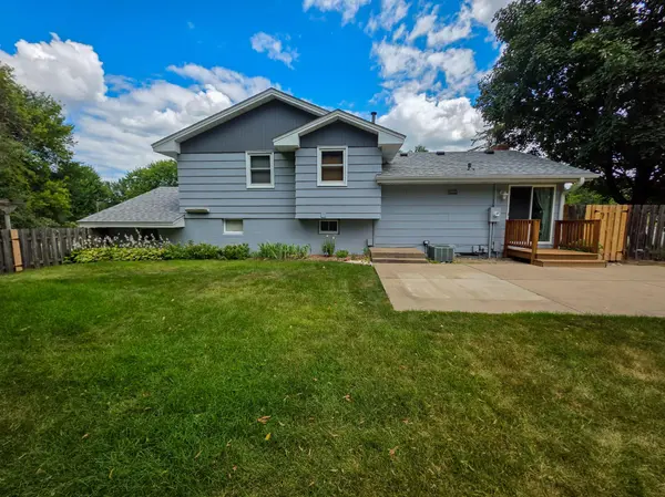 5033 Overlook DR, Bloomington, MN 55437