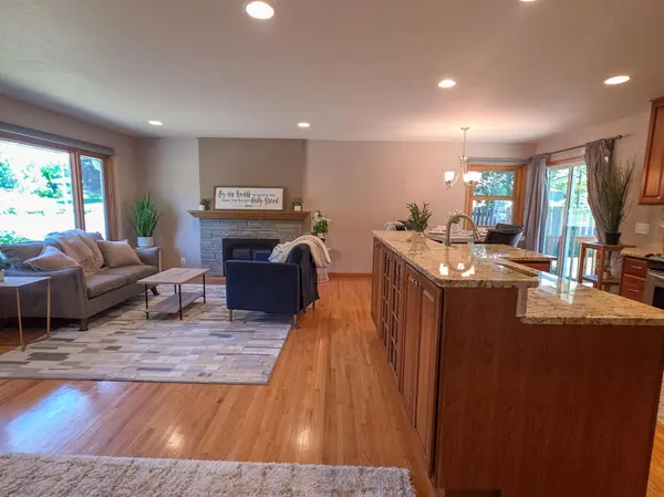 5033 Overlook DR, Bloomington, MN 55437