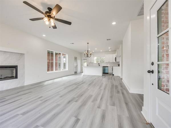 10131 S Meadows LN, Guthrie, OK 73044