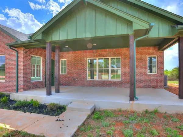 10131 S Meadows LN, Guthrie, OK 73044