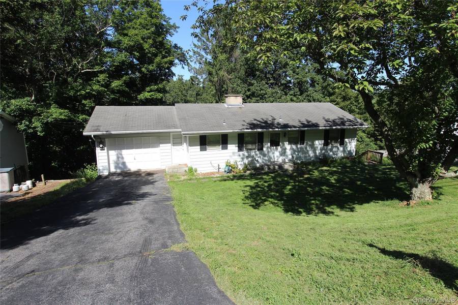 661 Warren AVE, Thornwood, NY 10594