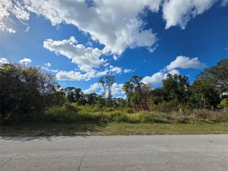 520 W KINGWAY DR, Deltona, FL 32725