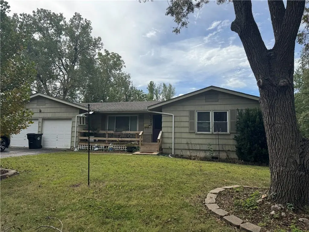 904 Jackson ST, Pleasant Hill, MO 64080