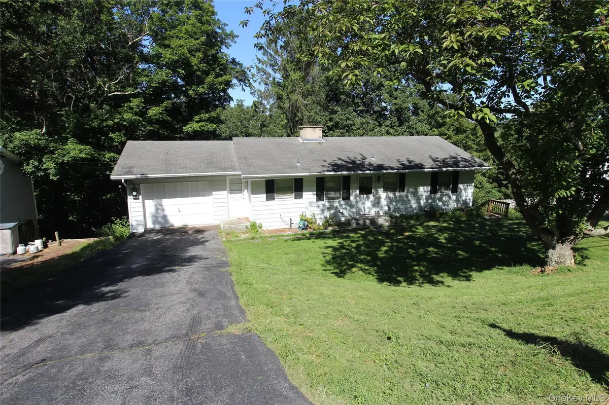 661 Warren AVE, Thornwood, NY 10594