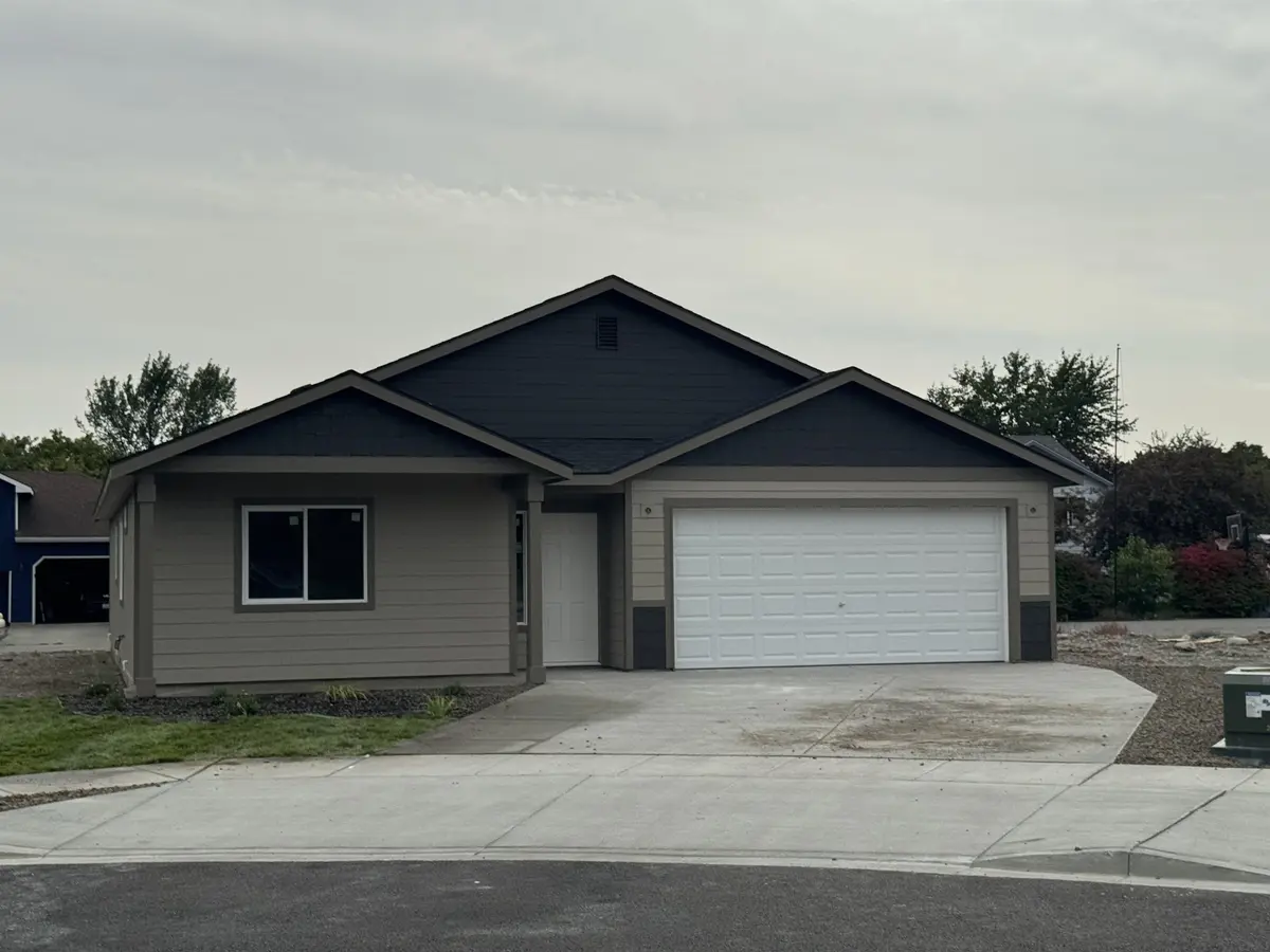 425 N Garvin Ct, Greenacres, WA 99016