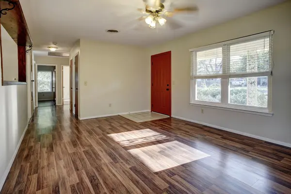 1108 Haysel ST, Bastrop, TX 78602