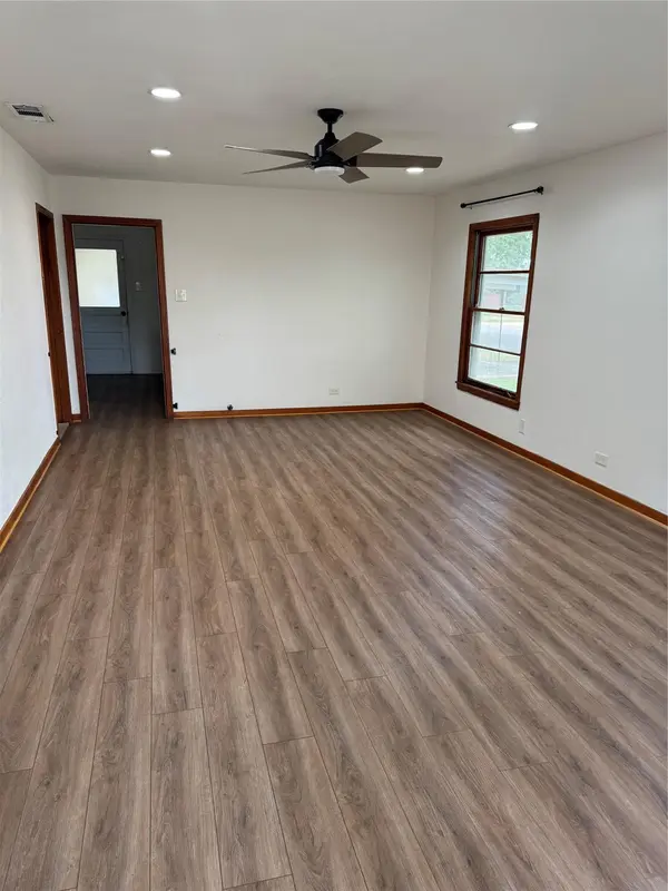 509 Whitehead ST, Smithville, TX 78957