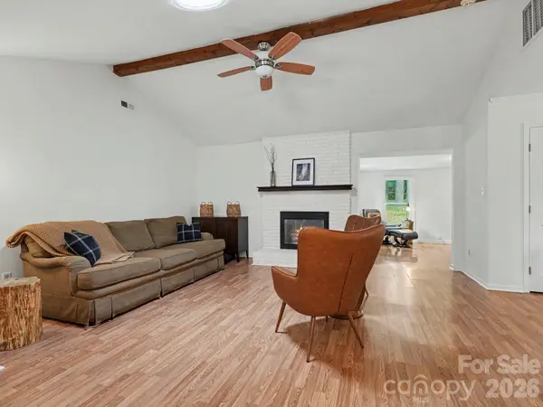 7239 Lockmont DR, Charlotte, NC 28212