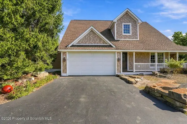 102 Healey Hill RD, Greenfield Twp, PA 18407