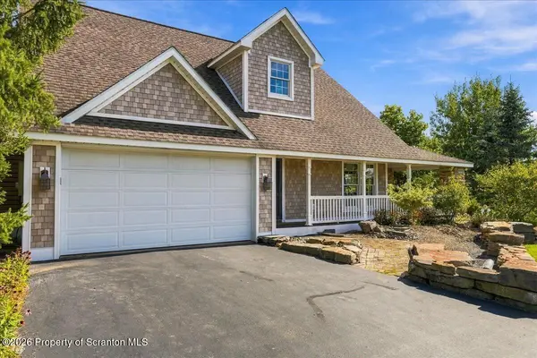 102 Healey Hill RD, Greenfield Twp, PA 18407