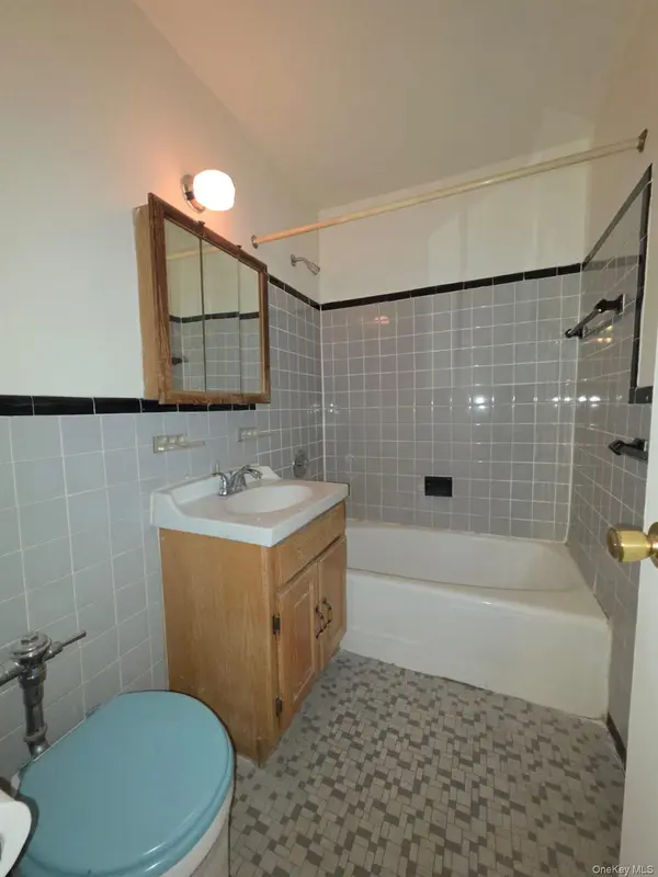 679 W 239th #3E, Bronx, NY 10463
