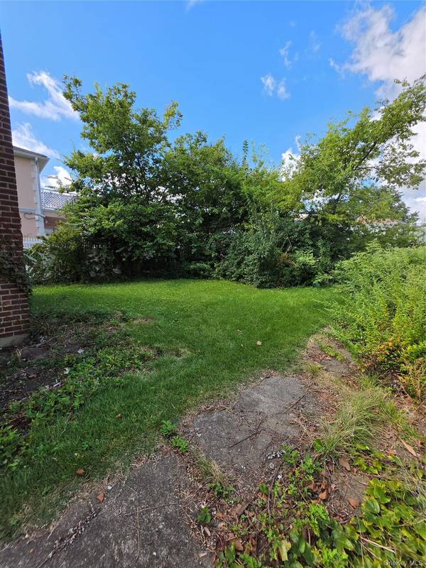 130-32 122nd ST, South Ozone Park, NY 11420