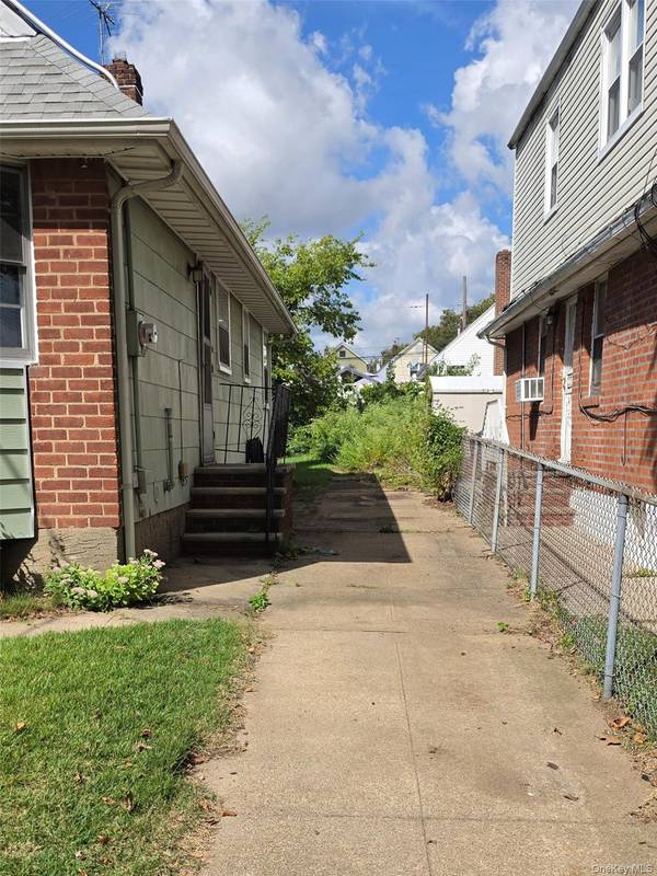 130-32 122nd ST, South Ozone Park, NY 11420