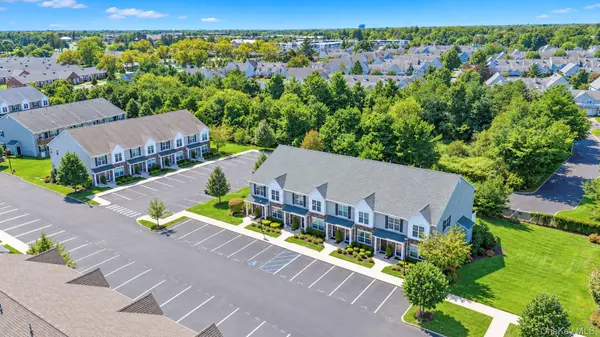 106 Weatherby LN, Central Islip, NY 11722