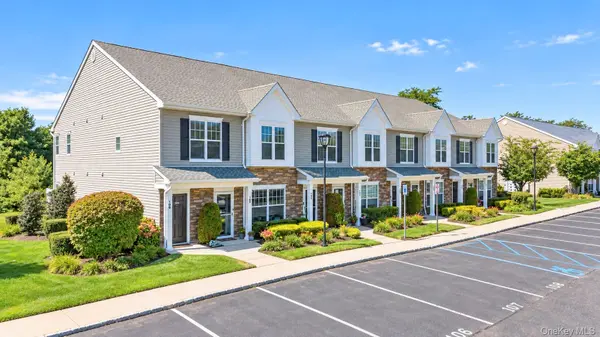 106 Weatherby LN, Central Islip, NY 11722