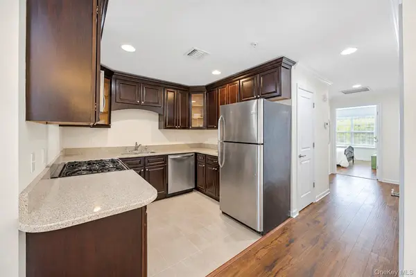 106 Weatherby LN, Central Islip, NY 11722