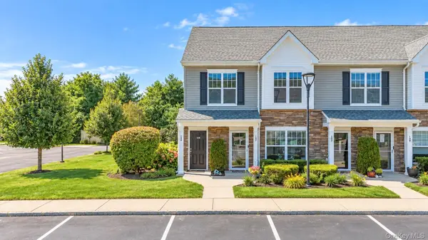 106 Weatherby LN, Central Islip, NY 11722