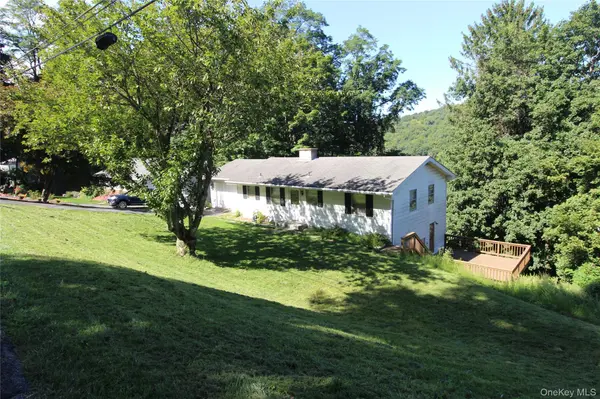 661 Warren AVE, Thornwood, NY 10594