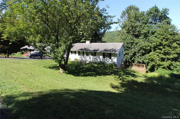 661 Warren AVE, Thornwood, NY 10594