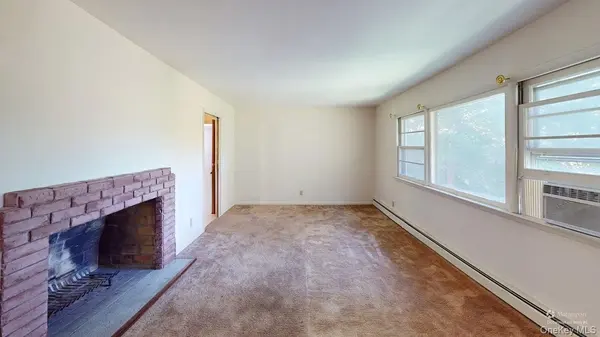 661 Warren AVE, Thornwood, NY 10594