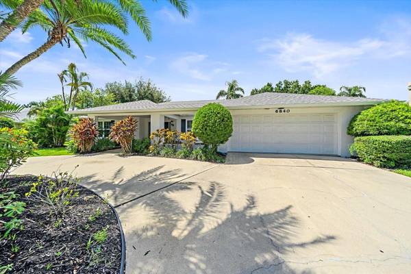 6840 COUNTRY LAKES CIR, Sarasota, FL 34243