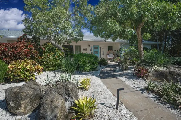 7739 WESTMORELAND DR, Sarasota, FL 34243