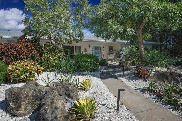 7739 WESTMORELAND DR, Sarasota, FL 34243