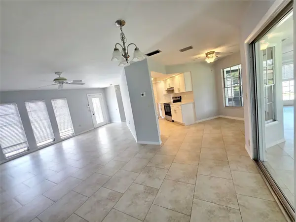 1379 CAMBRIDGE DR, Venice, FL 34293