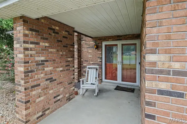 86 Eastmoor DR, Wood River, IL 62095