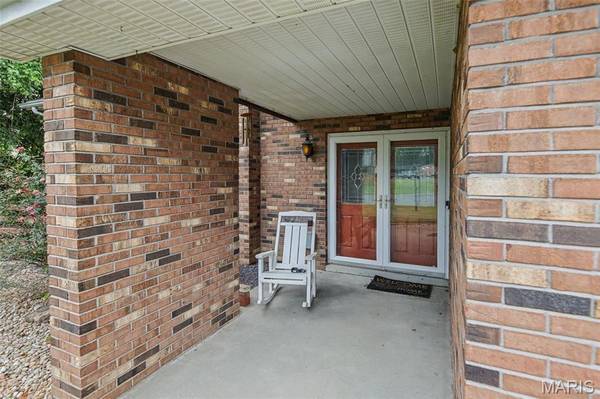 86 Eastmoor DR, Wood River, IL 62095