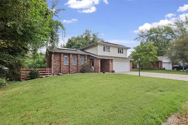 86 Eastmoor DR, Wood River, IL 62095