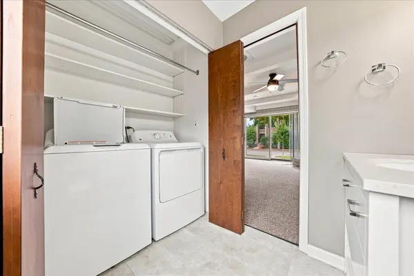 129 W Quincy ST #1, Westmont, IL 60559