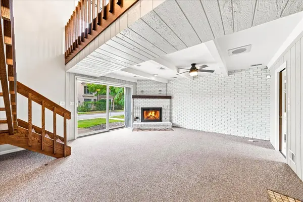 129 W Quincy ST #1, Westmont, IL 60559