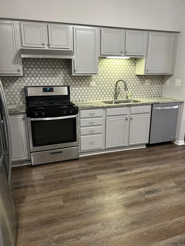 709 Riding LN, St. Charles, IL 60174