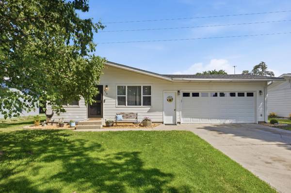 428 Brook AVE, Moorhead, MN 56560