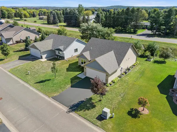 390 Ladd LN, Osceola, WI 54020