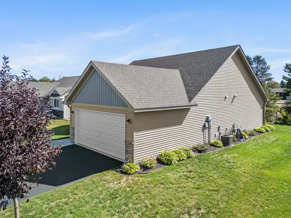 390 Ladd LN, Osceola, WI 54020