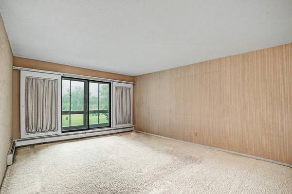 2680 Oxford ST N #107, Roseville, MN 55113