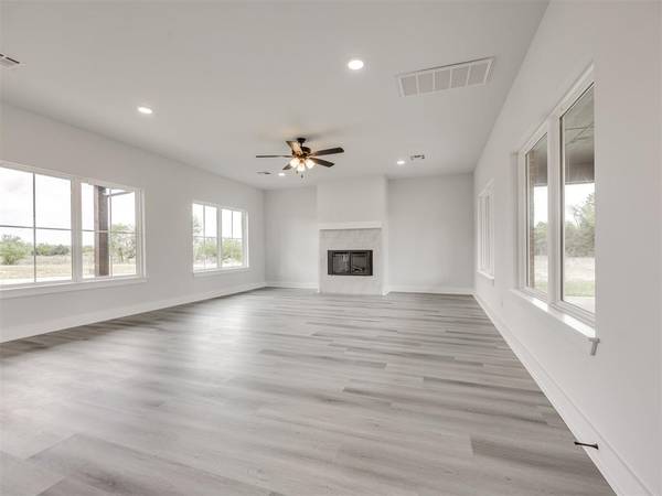 10190 S Meadows LN, Guthrie, OK 73044