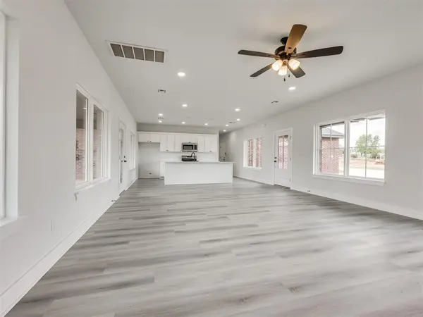 10190 S Meadows LN, Guthrie, OK 73044