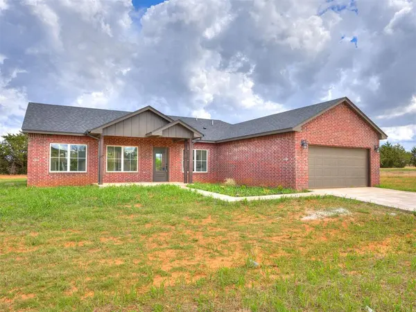 10190 S Meadows LN, Guthrie, OK 73044