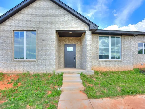 10130 S Meadows LN, Guthrie, OK 73044