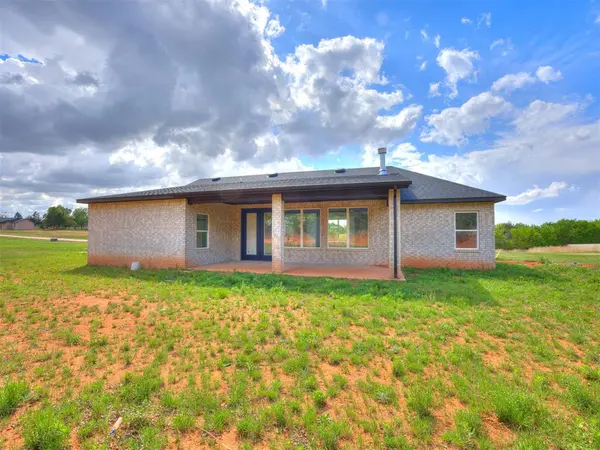 10130 S Meadows LN, Guthrie, OK 73044