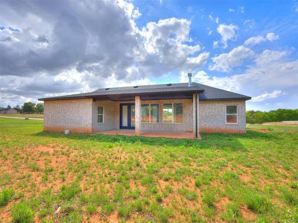 10130 S Meadows LN, Guthrie, OK 73044