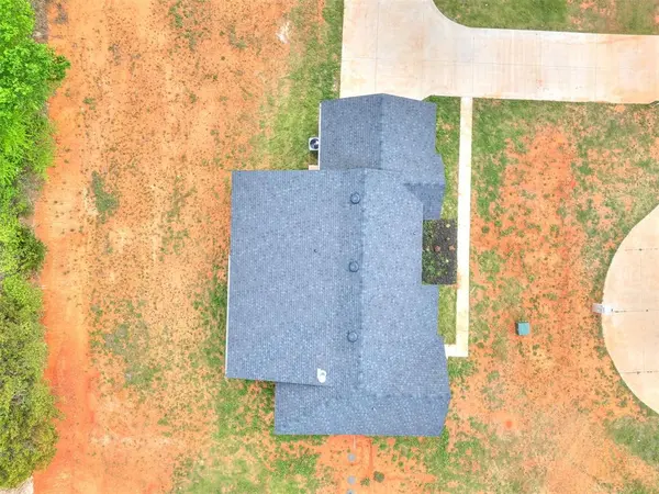 10130 S Meadows LN, Guthrie, OK 73044
